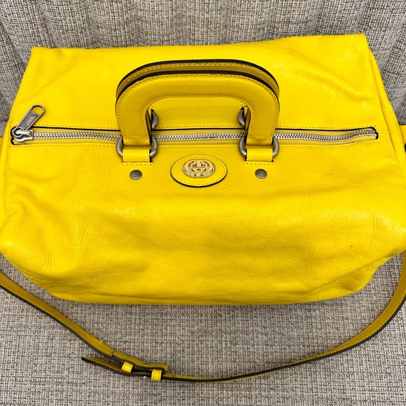 Gucci - Interlocking GG Small Convertible Duffle Bag in Crinkle Yellow Leather - Picture 5 of 16